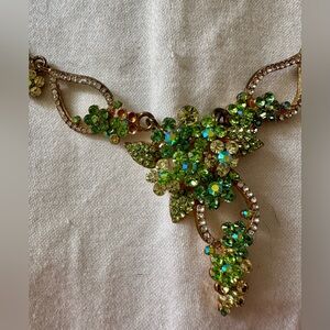 Elegant Green Floral Necklace